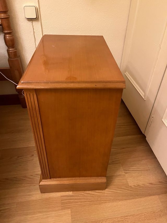 2 mesillas de noche de madera