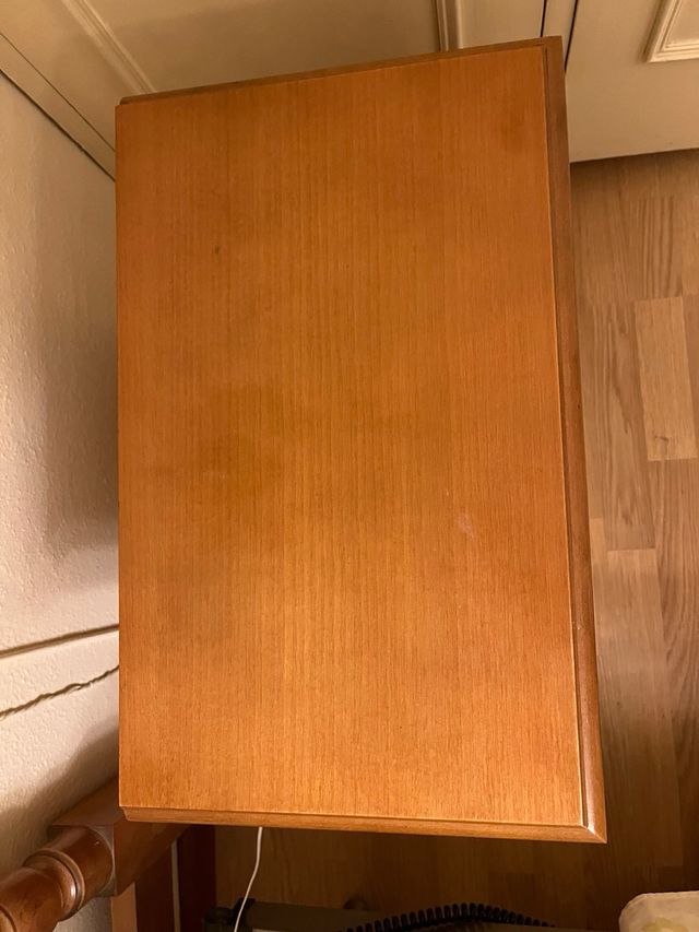 2 mesillas de noche de madera