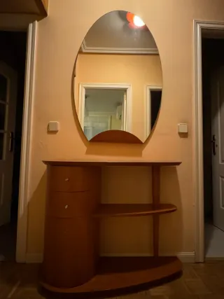 Mueble recibidor con espejo ovalado