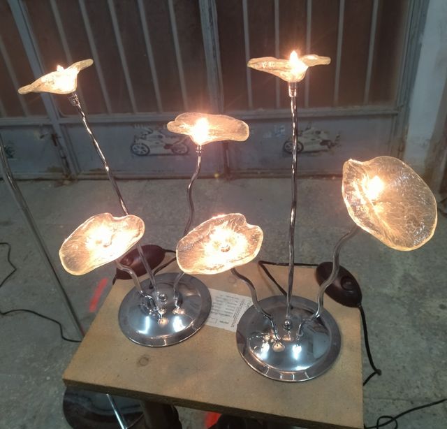 Lámpara de pie y dos lámparas de mesa