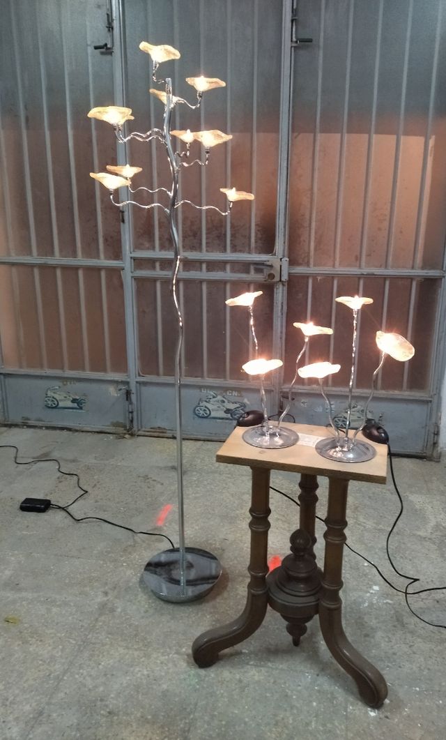 Lámpara de pie y dos lámparas de mesa