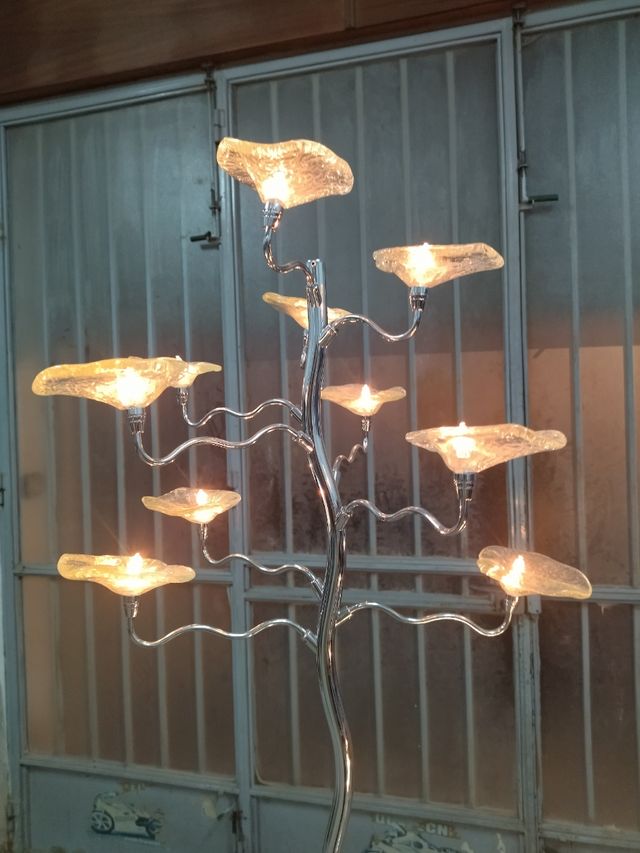 Lámpara de pie y dos lámparas de mesa