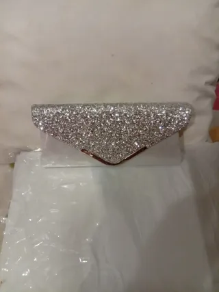 Bolso de fiesta plateado con brillos