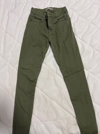 Pantalón pitillo verde militar talla 32
