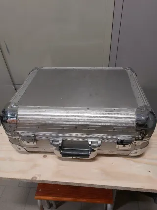 Valigia con utensili