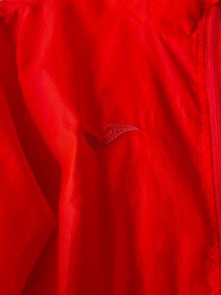 Chaqueta deportiva roja