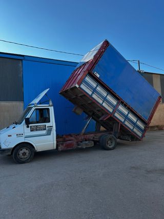 Camión 3500kg basculante