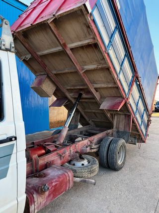 Camión 3500kg basculante