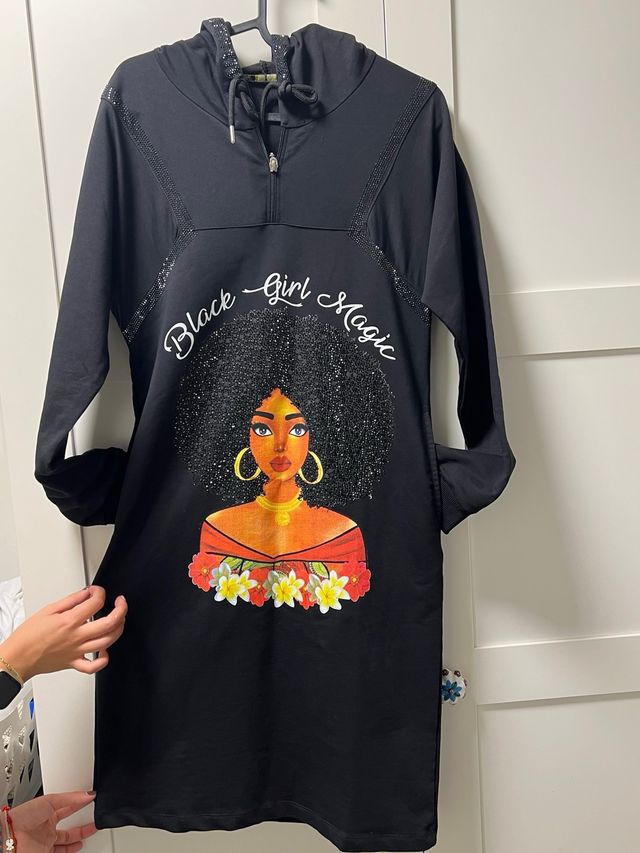 Vestido Negro con Capucha y bolsillos