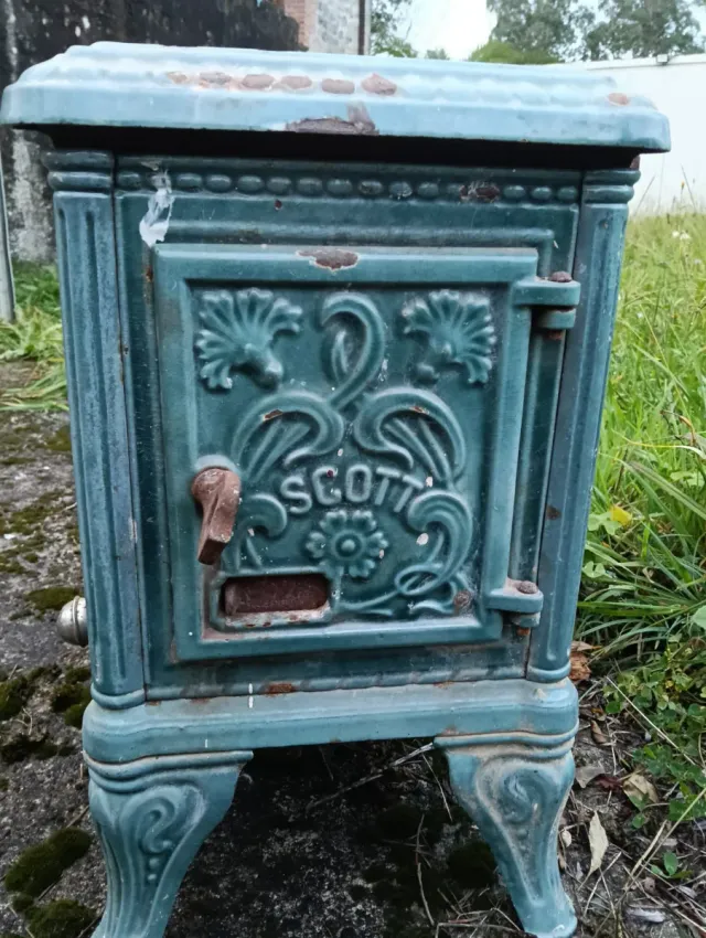 Estufa de leña antigua francesa scott