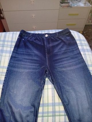 Leggings efecto vaquero talla M pero da talla.