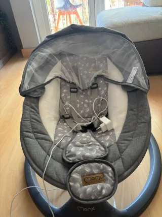 Mecedora bebé Momi como nueva