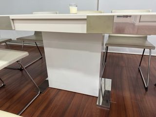 Mesa de comedor blanca con 6 sillas