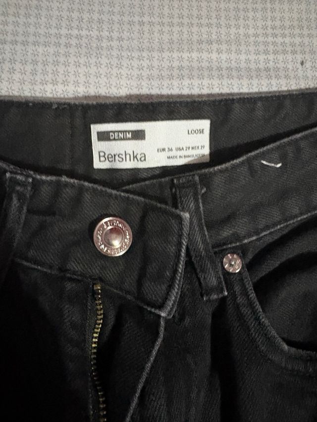 Pantalón negro usado una vez