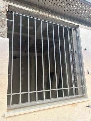 Rejas y balconeras de hierro a medida