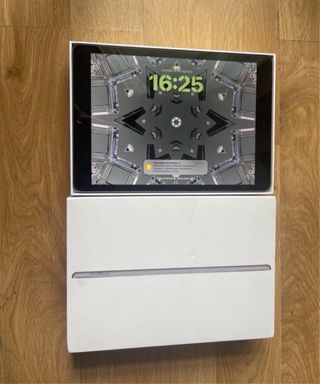 iPad 8ª Gen 128GB Plata/Gris Espacial