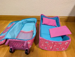 Cuna de viaje y maleta para muñecas