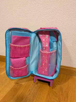 Cuna de viaje y maleta para muñecas