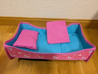 Cuna de viaje y maleta para muñecas