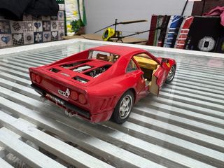 Coche de colección rojo