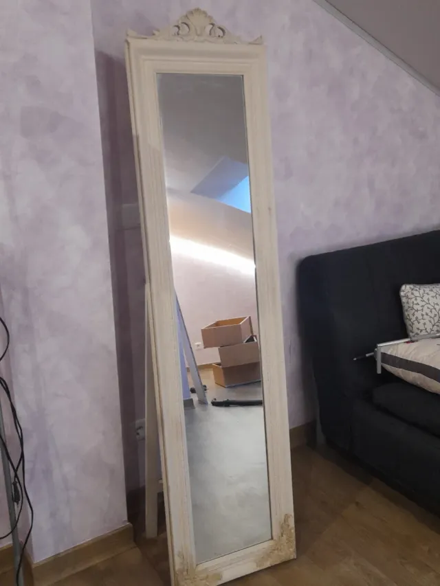 Espejo cuerpo entero marco blanco ornamental