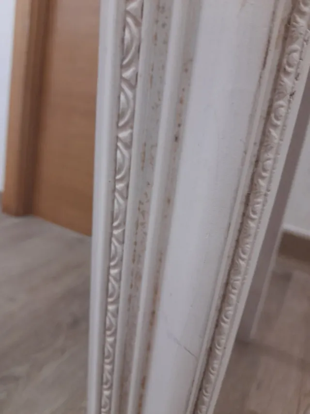 Espejo cuerpo entero marco blanco ornamental