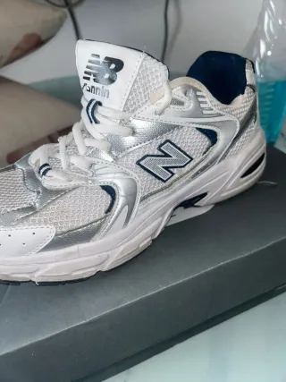 New Balance Bambas Plata y Blanco