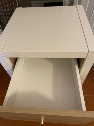 Estantería/Mesa de noche KALLAX IKEA