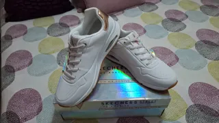 Zapatillas Skechers Blancas y Doradas Talla 39