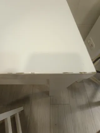 Mesa extensible blanca + 2 sillas 