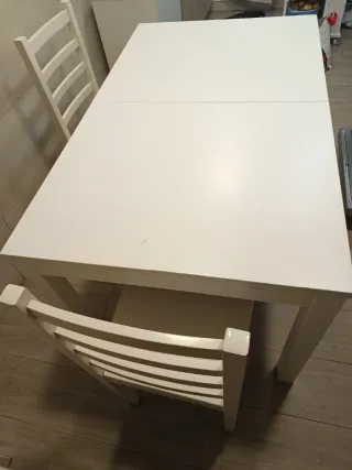 Mesa extensible blanca + 2 sillas 