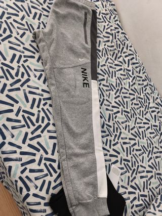 Pantalón chándal Nike gris Talla M