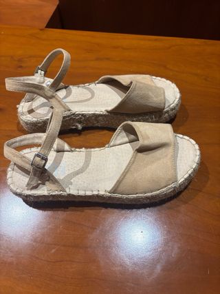 Sandalias Niña Beige