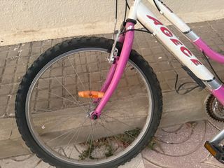 Bicicleta AGECE rosa y blanca