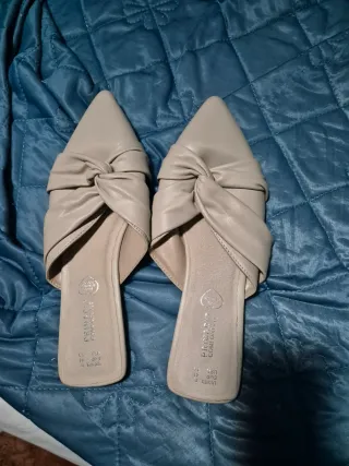 Zapatos planos Primark beige talla 41