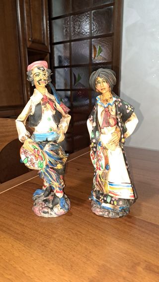 Coppia di figure siciliane in terracotta