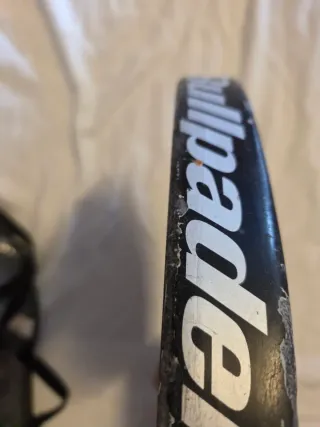 Pala Bullpadel Hack 03 Junior + funda
