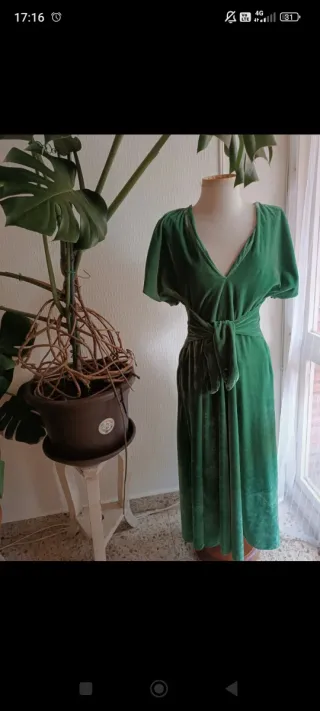 Vestido midi terciopelo verde Zara