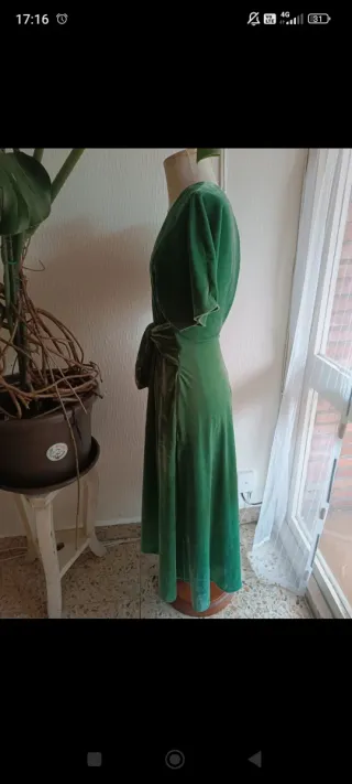 Vestido midi terciopelo verde Zara