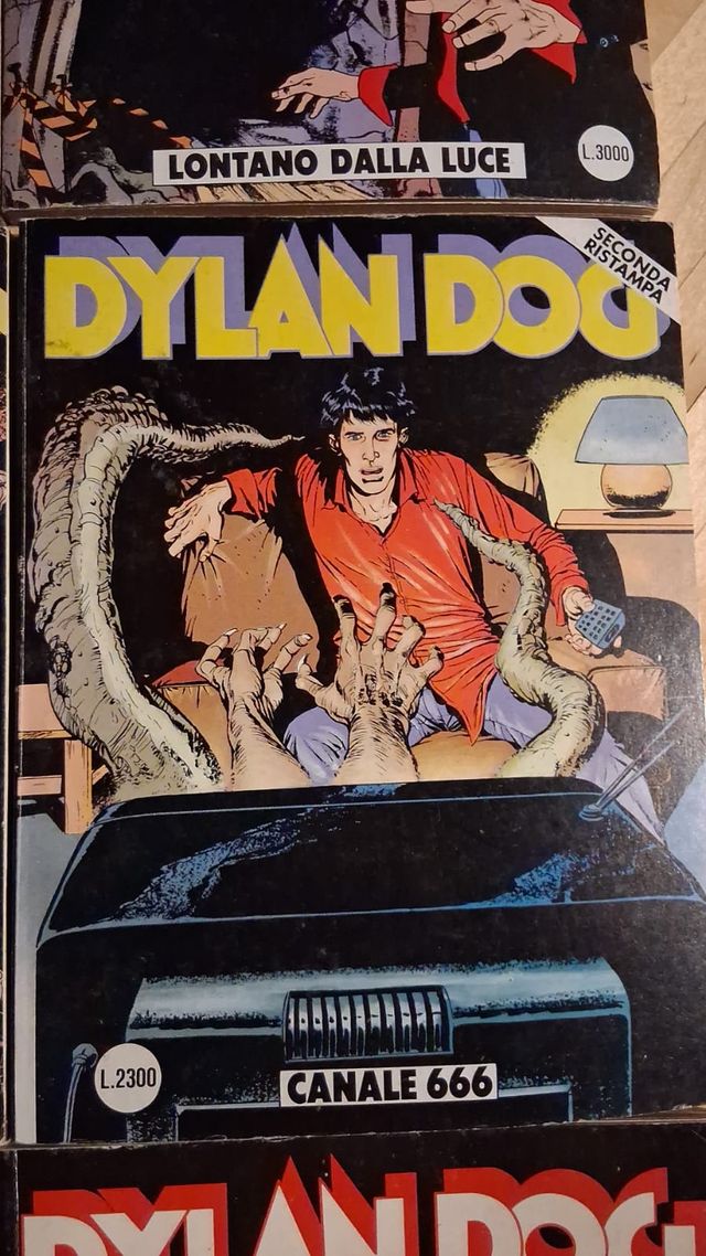 raccolta  18  fumetti dylan dog annate varie