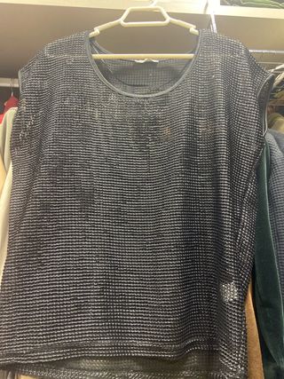 Chaleco negro calado sin mangas