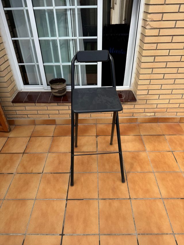 Taburete alto plegable negro