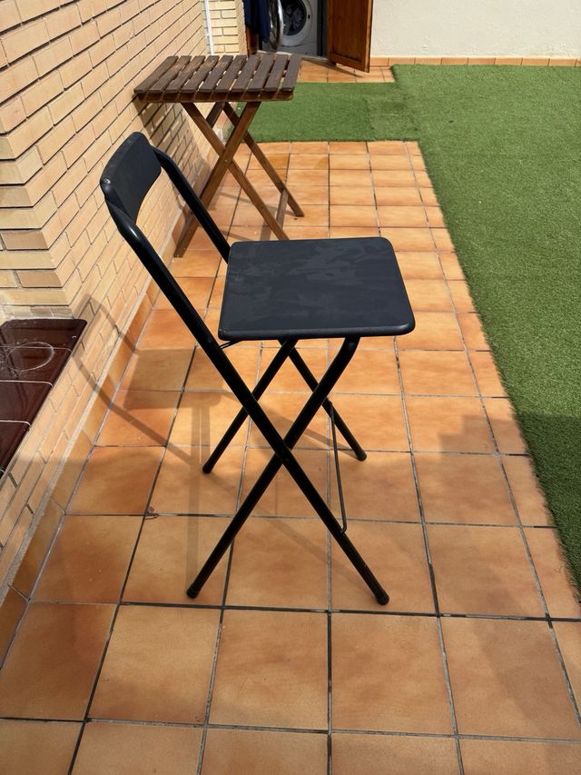 Taburete alto plegable negro