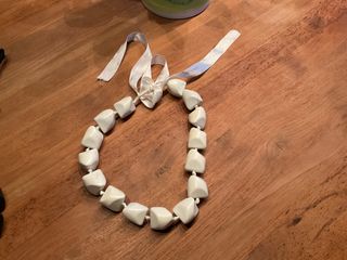 Collana perle bianche con fiocco