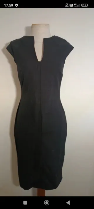 Vestido midi elegante Zara negro