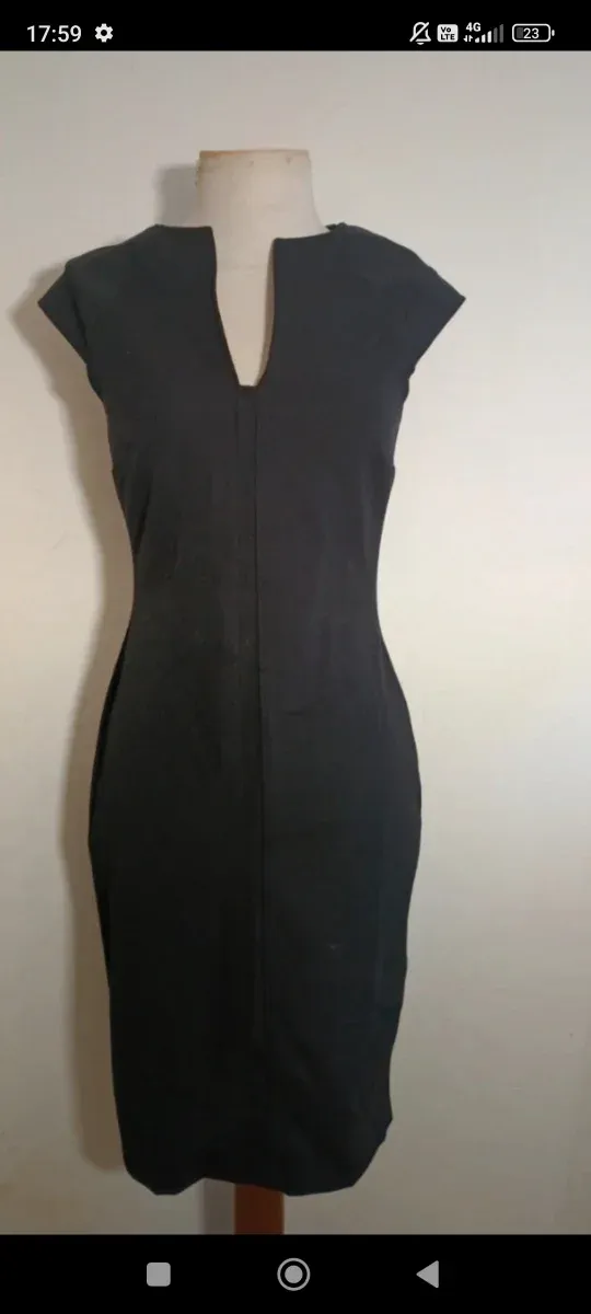 Vestido midi elegante Zara negro