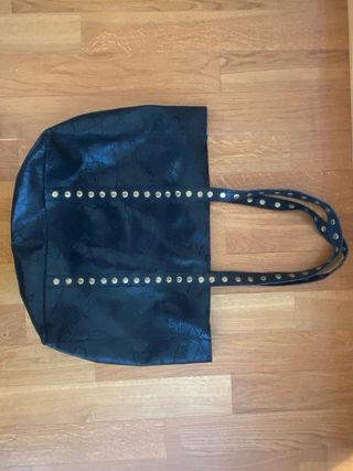 Bolso Negro Caos con Tachuelas Doradas