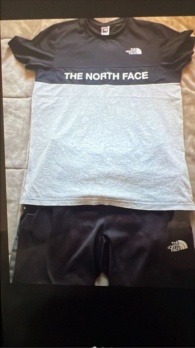 Conjunto The North Face camiseta y pantalón