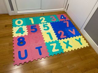 Alfombra de espuma con letras y números