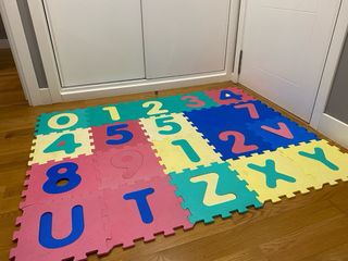 Alfombra de espuma con letras y números